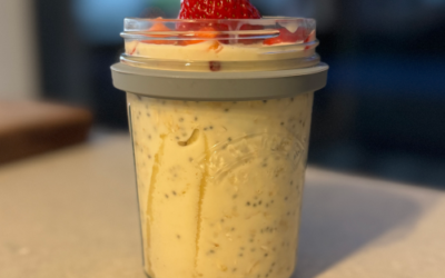Banana split overnight oats