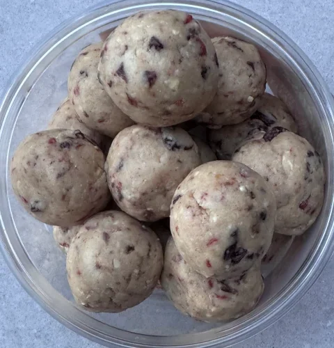 Cashew and ginger energy balls