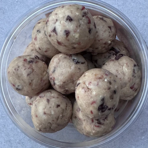 Cashew and ginger energy balls
